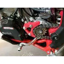 TM DESIGNWORKS SLAVE CYLINDER/CASE GUARD, RED