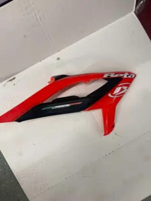 23+ BETA RIGHT SHROUD USED