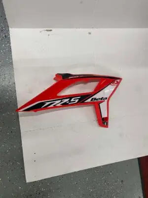 20-22 BETA RIGHT SHROUD RR USED