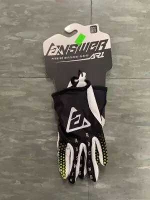 A21 AR1 SWISH GLOVE BLKGNWHT YMD