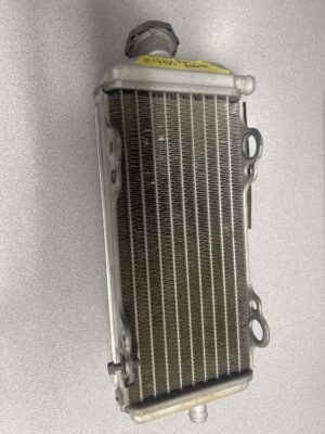 RIGHT RADIATOR 250/300 USED