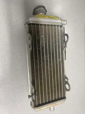 RIGHT RADIATOR 250/300 USED
