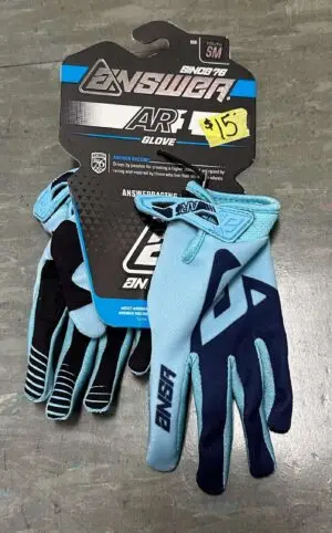 AR-1 GLOVE CYNNVY YSM