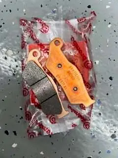 BRAKE PADS FRONT BREMBO SYNTER